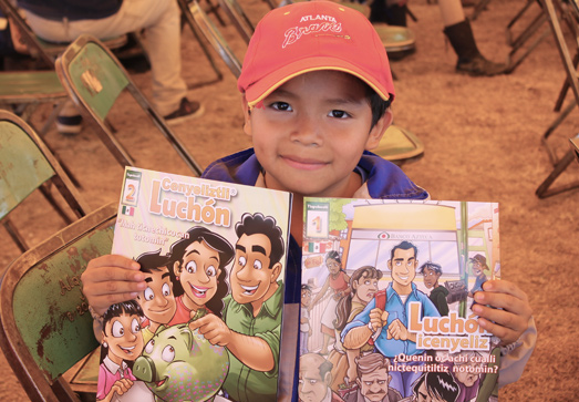 Entrega de material en Puebla en Lengua Náhuatl 4